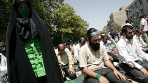 iran_green_protest_praying